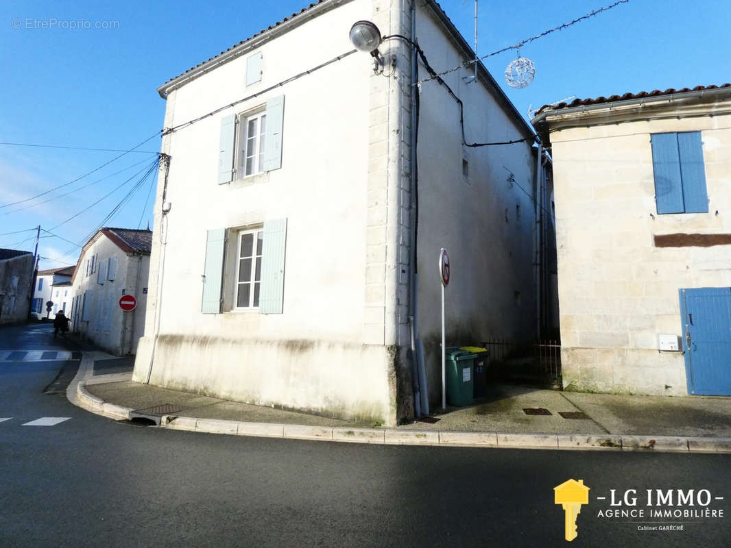 Maison à MORTAGNE-SUR-GIRONDE