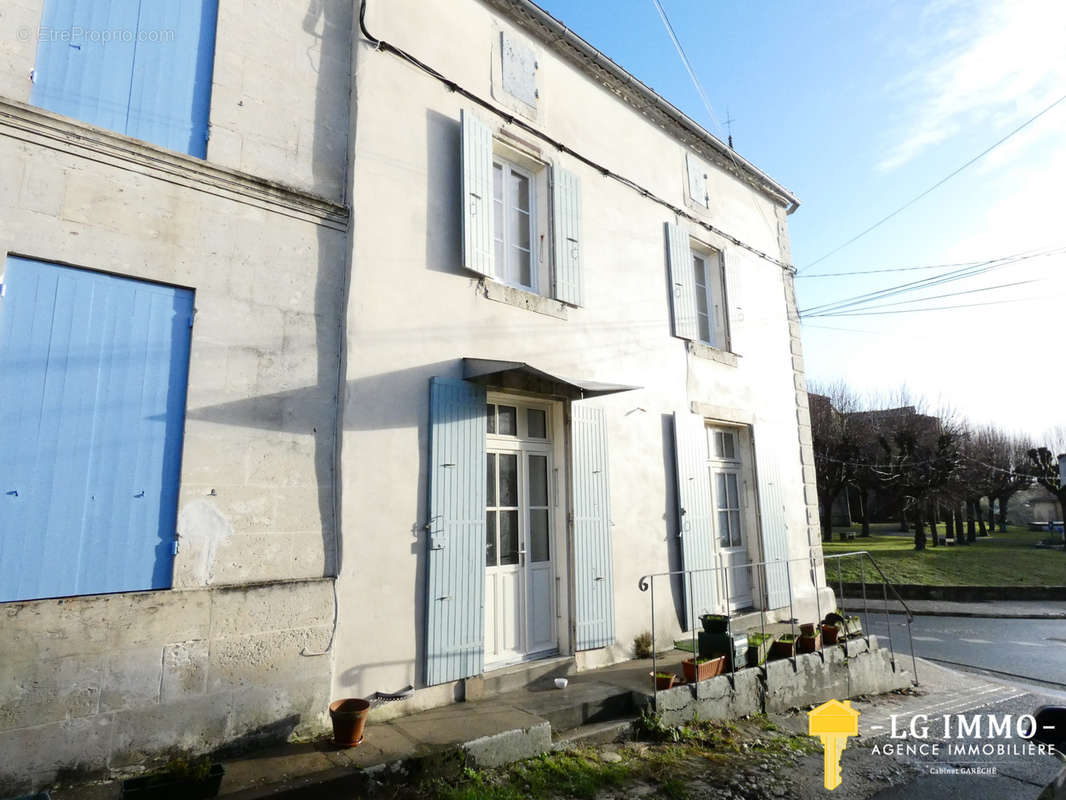 Maison à MORTAGNE-SUR-GIRONDE