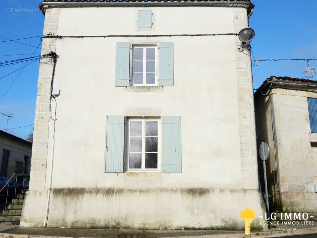 Maison à MORTAGNE-SUR-GIRONDE