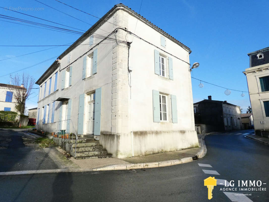 Maison à MORTAGNE-SUR-GIRONDE