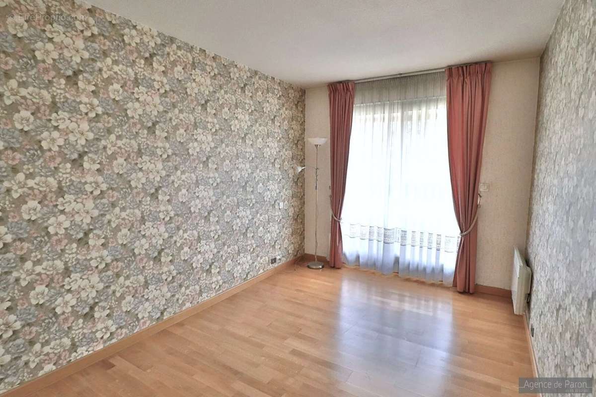 Appartement à VERRIERES-LE-BUISSON