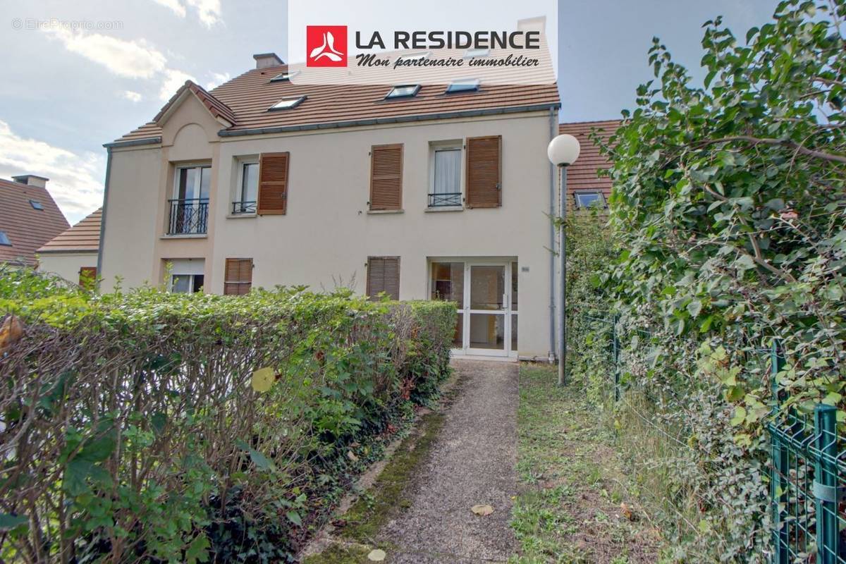 Appartement à LES CLAYES-SOUS-BOIS