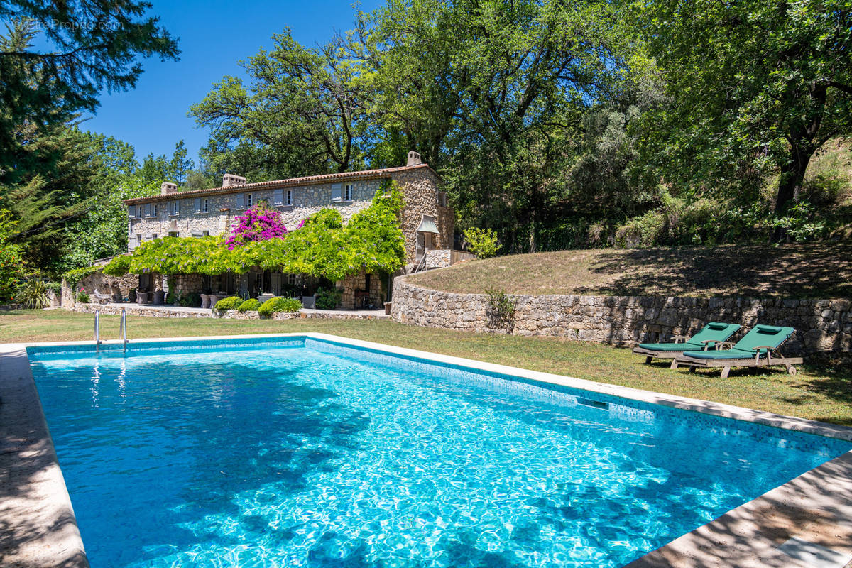 Maison à CHATEAUNEUF-GRASSE