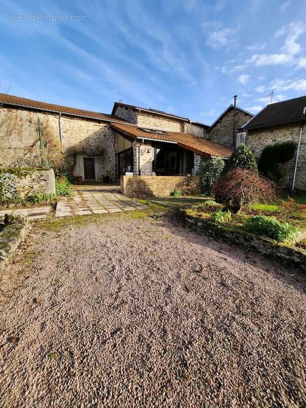 Maison à SAINT-JUNIEN