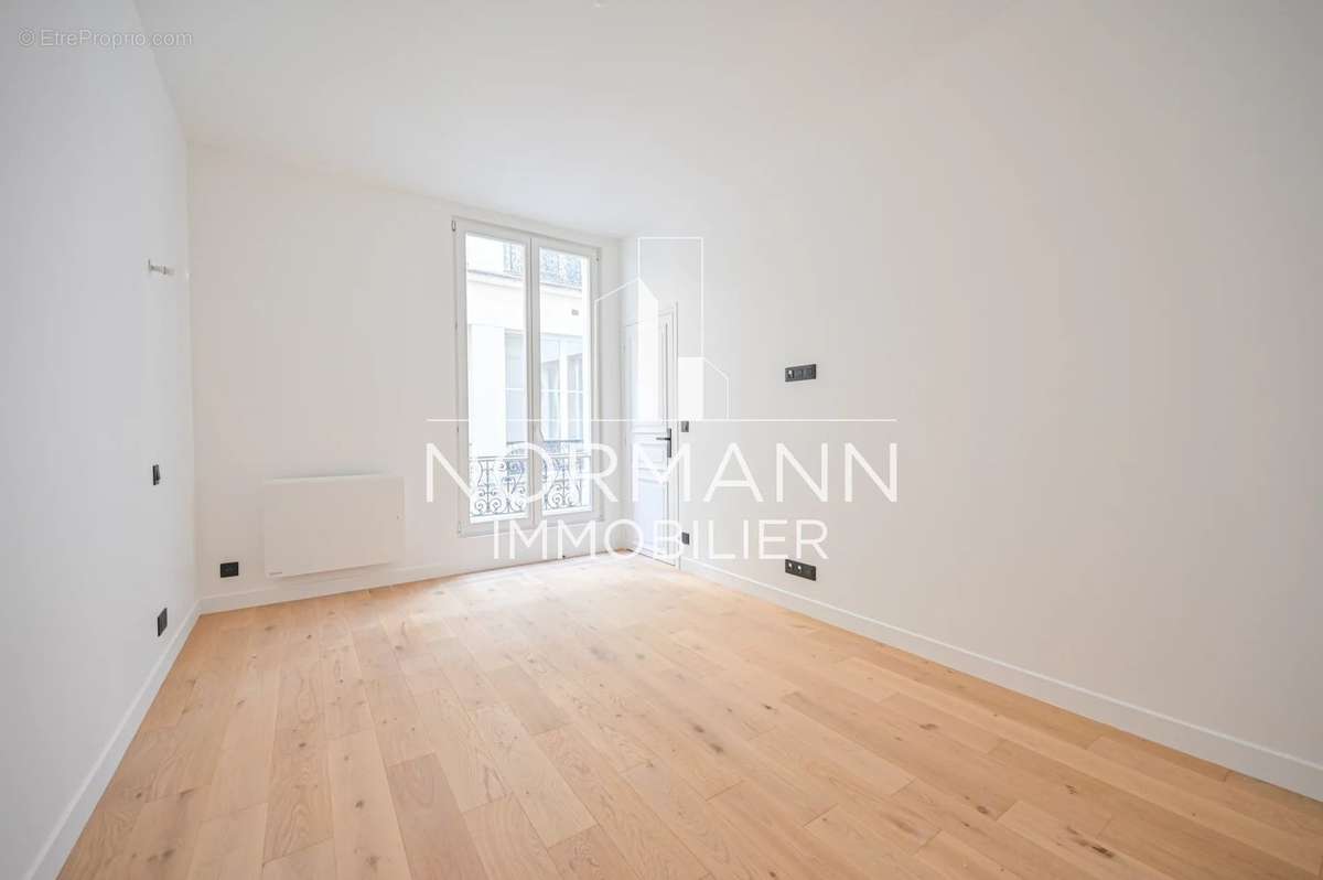 Appartement à PARIS-8E