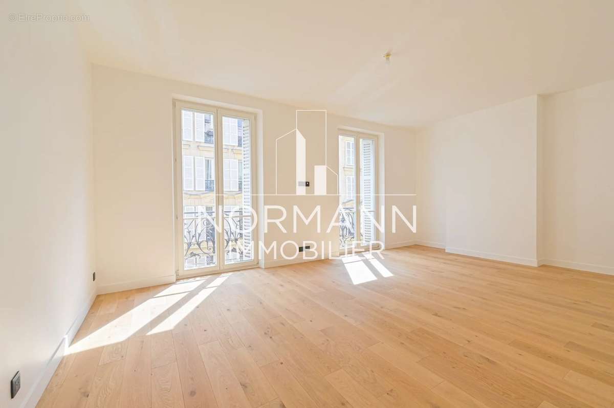 Appartement à PARIS-8E