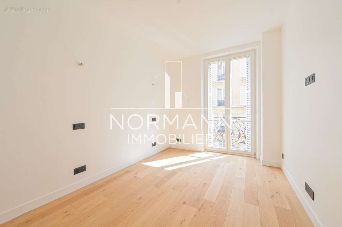 Appartement à PARIS-8E