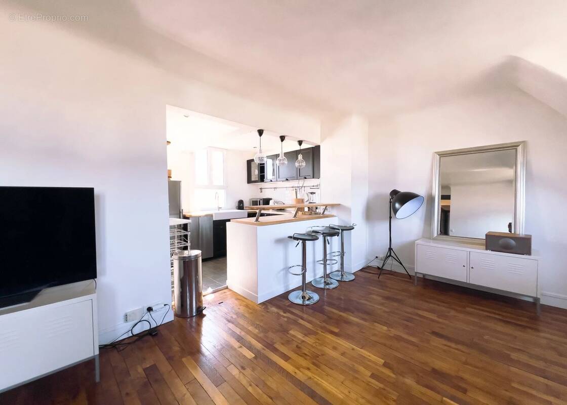 Appartement à PARIS-17E