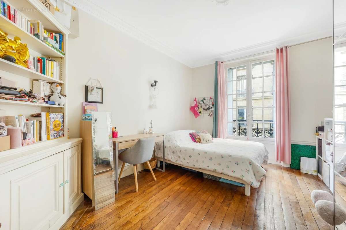 Appartement à NEUILLY-SUR-SEINE