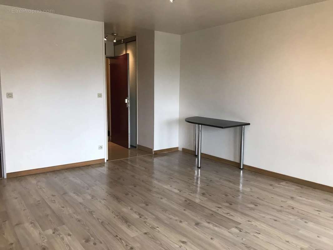 Appartement à LE MESNIL-SAINT-DENIS