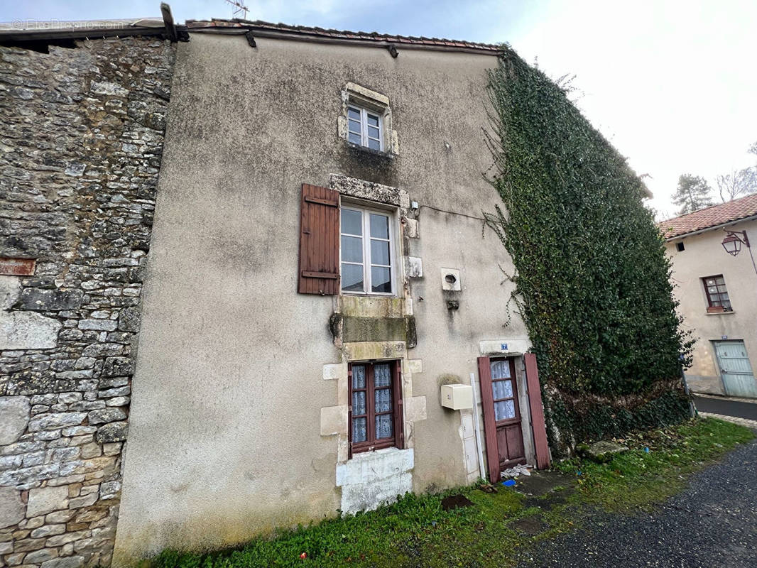 Maison à CHARROUX