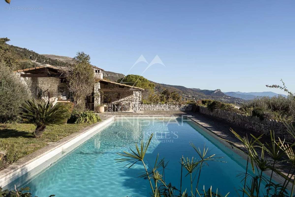 Maison à TOURRETTES-SUR-LOUP