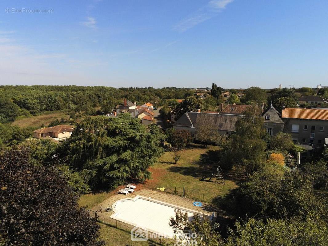 Située dans un écrin de verdure à 2 pas de tout. - Maison à ARCHIGNY