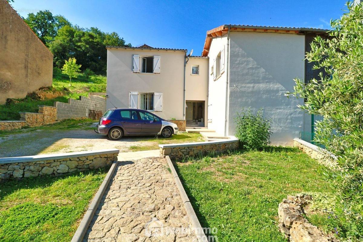 Maison de 171 m2, sans travaux, avec jardin de 2622 m2. - Maison à CELLE-LEVESCAULT