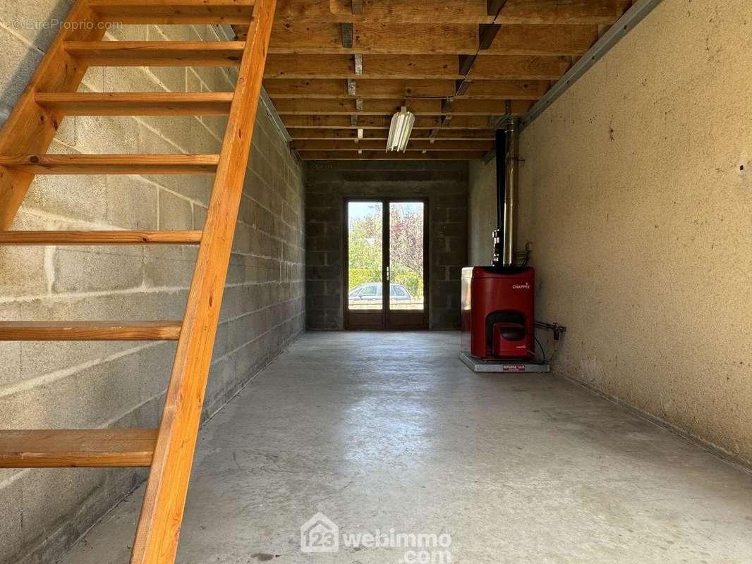 A terminer de réhabiliter, chambre d&#039;amis ou bureau, à vous de choisir ! - Maison à NOUAILLE-MAUPERTUIS