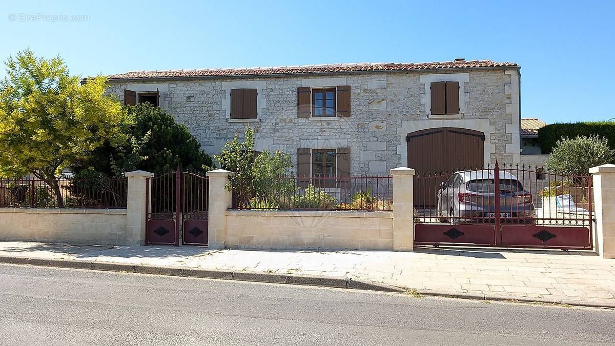 Maison à JONZAC