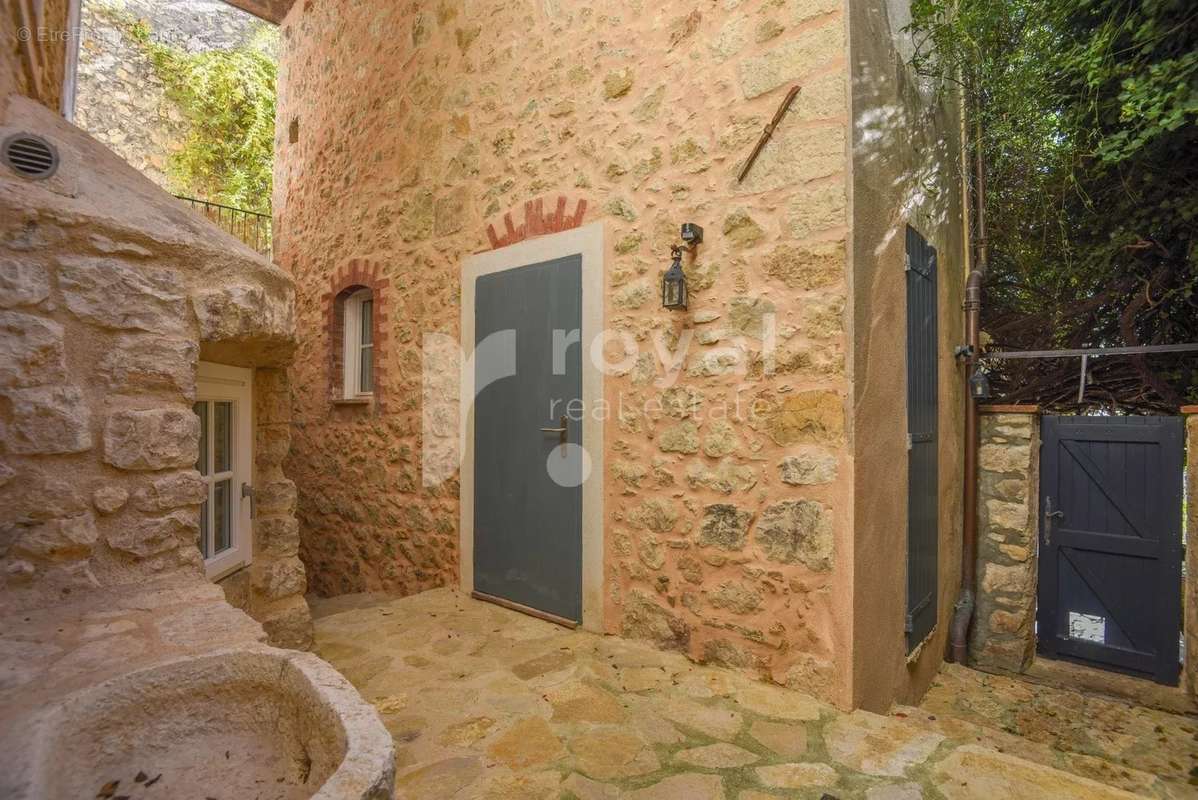 Maison à CHATEAUNEUF-GRASSE