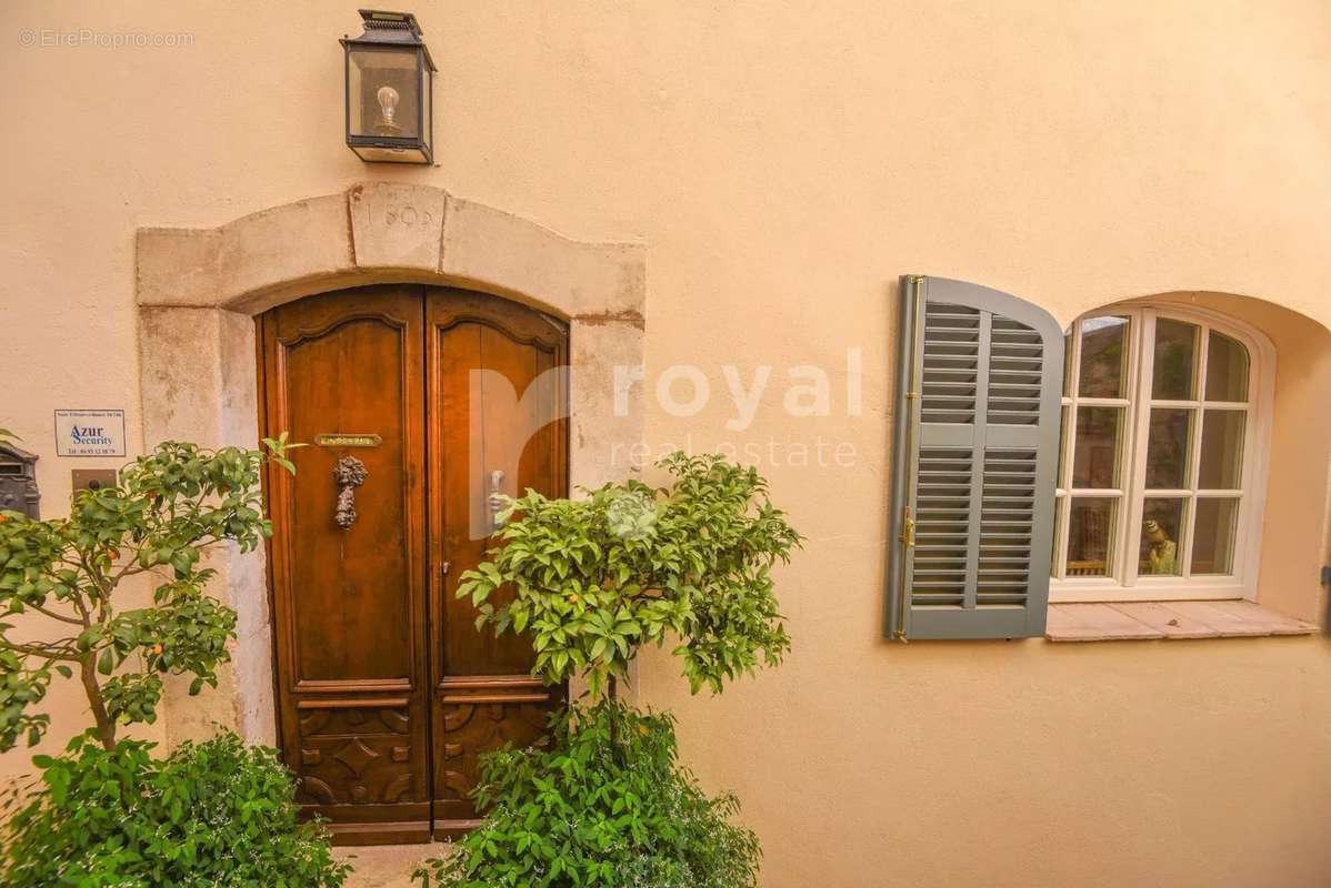 Maison à CHATEAUNEUF-GRASSE