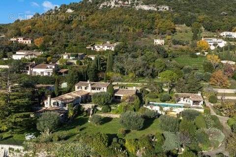 Maison à TOURRETTES-SUR-LOUP