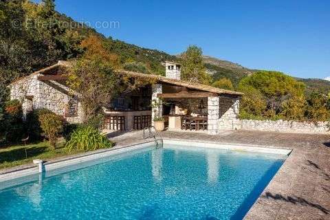 Maison à TOURRETTES-SUR-LOUP