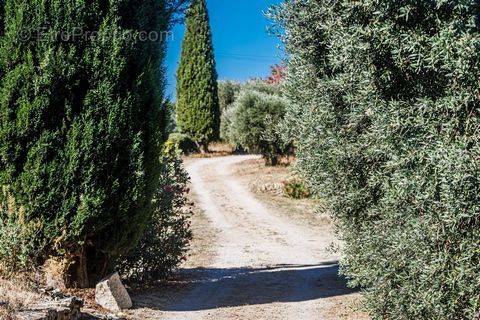 Maison à LE CASTELLET