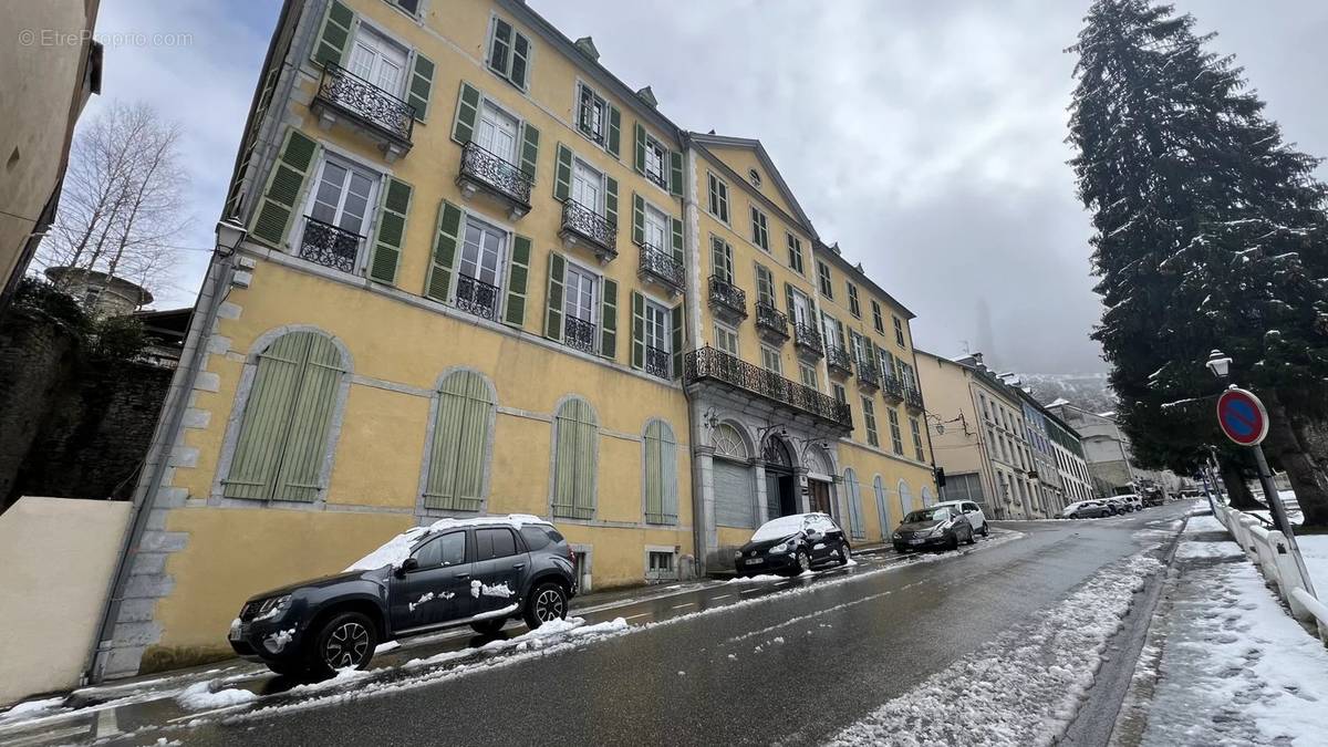 Appartement à EAUX-BONNES