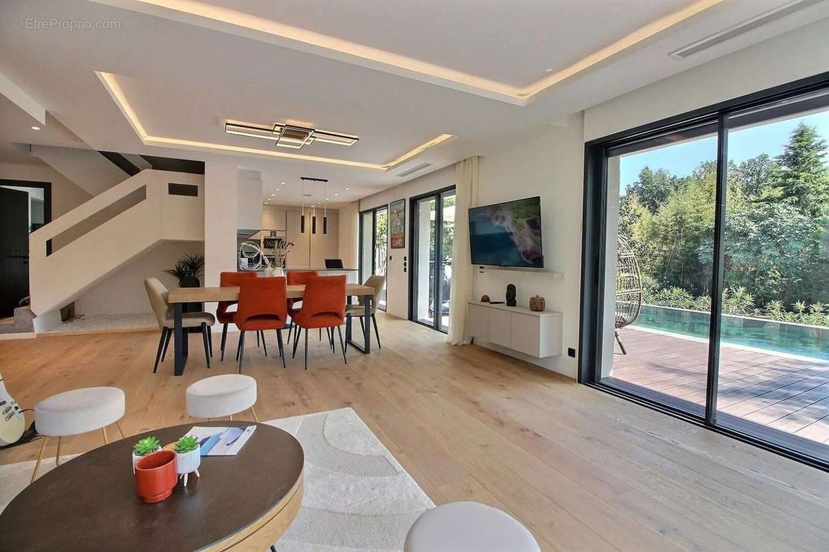 Appartement à MOUGINS