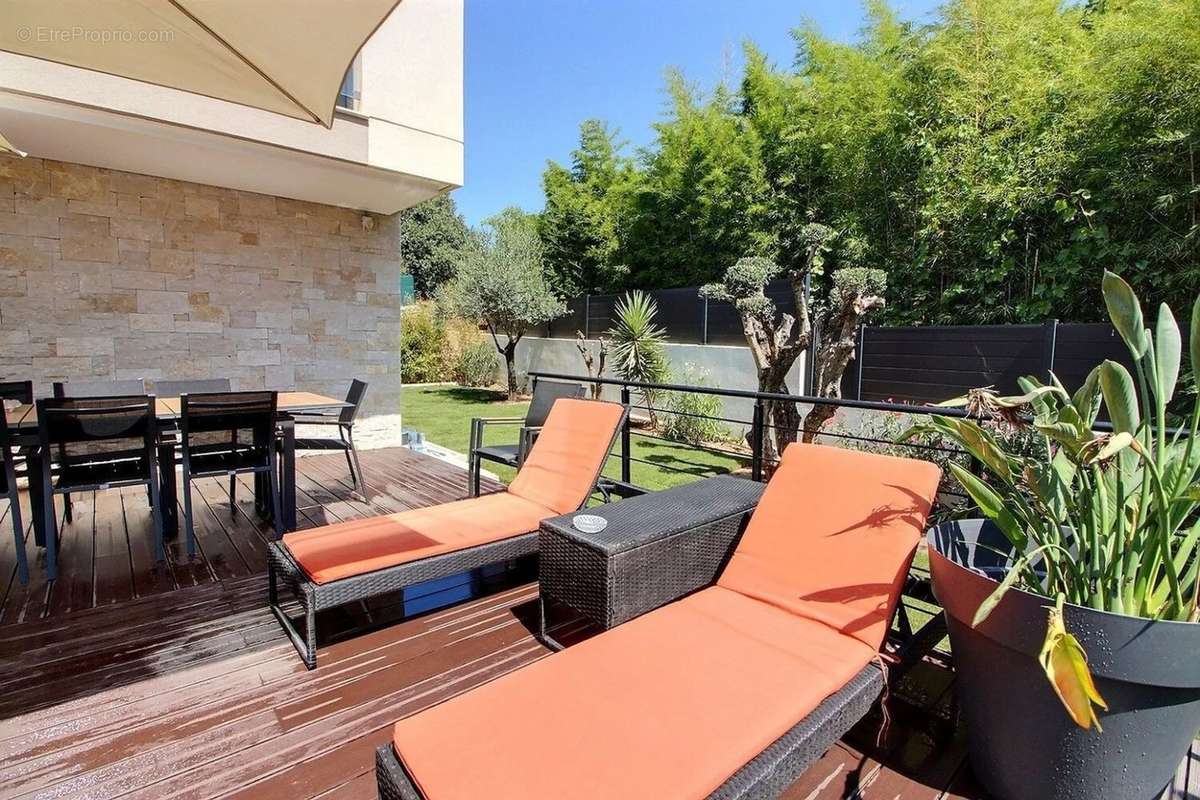 Appartement à MOUGINS