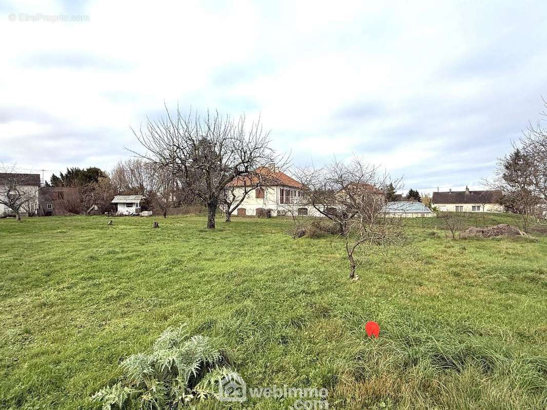 A 5 mn du centre-ville. - Terrain à POITIERS