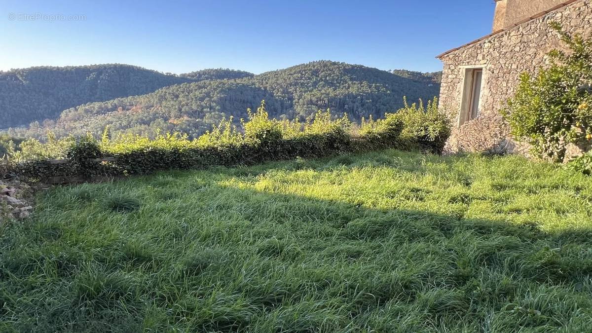 Terrain à CLAVIERS