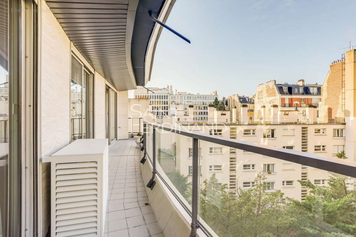 Appartement à NEUILLY-SUR-SEINE