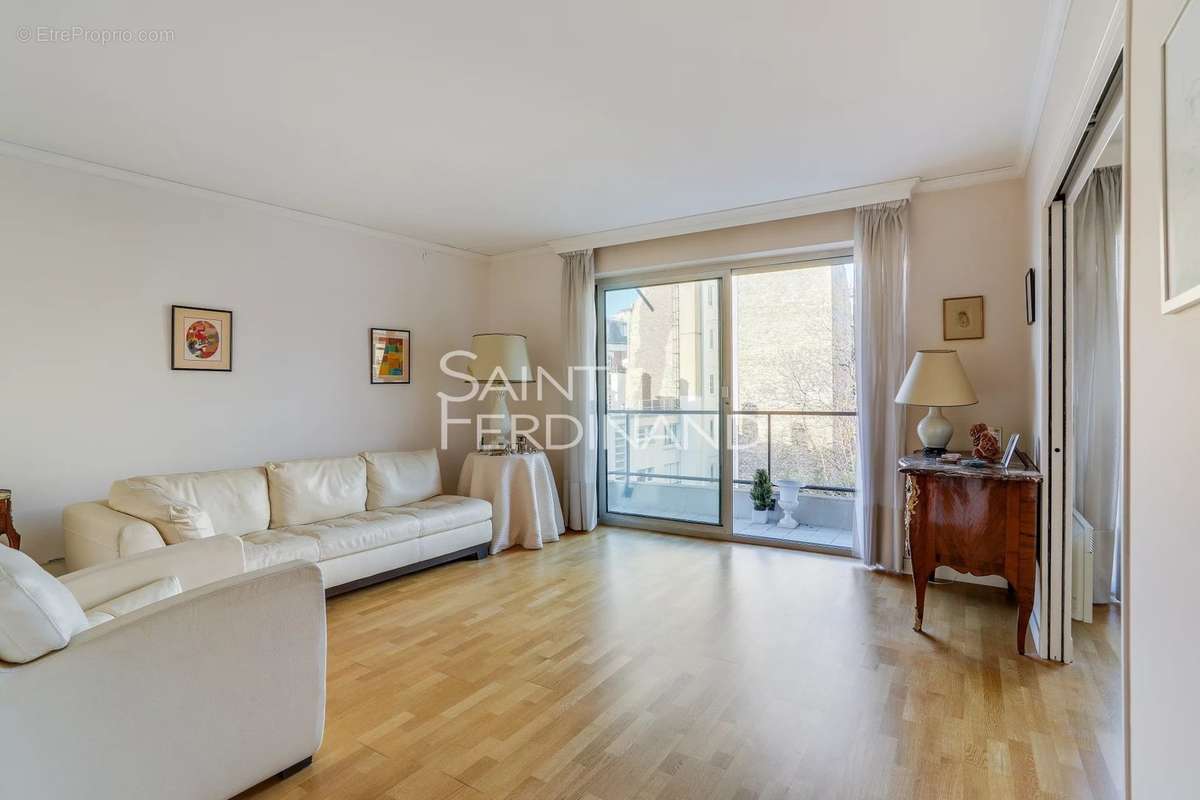 Appartement à NEUILLY-SUR-SEINE