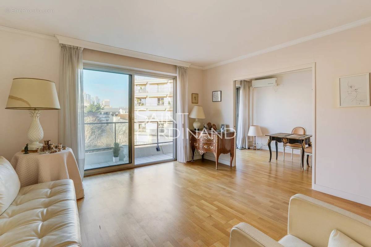 Appartement à NEUILLY-SUR-SEINE