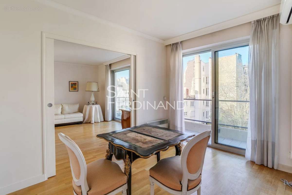 Appartement à NEUILLY-SUR-SEINE