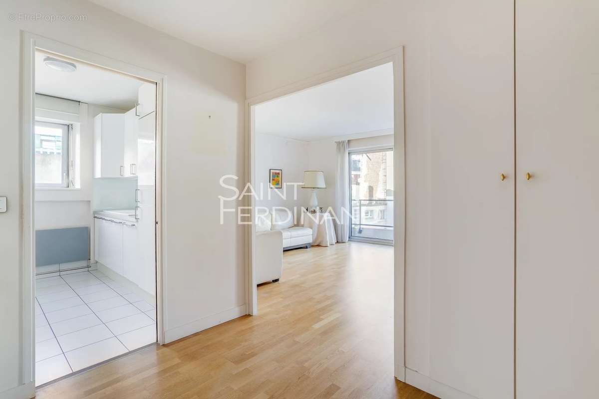 Appartement à NEUILLY-SUR-SEINE