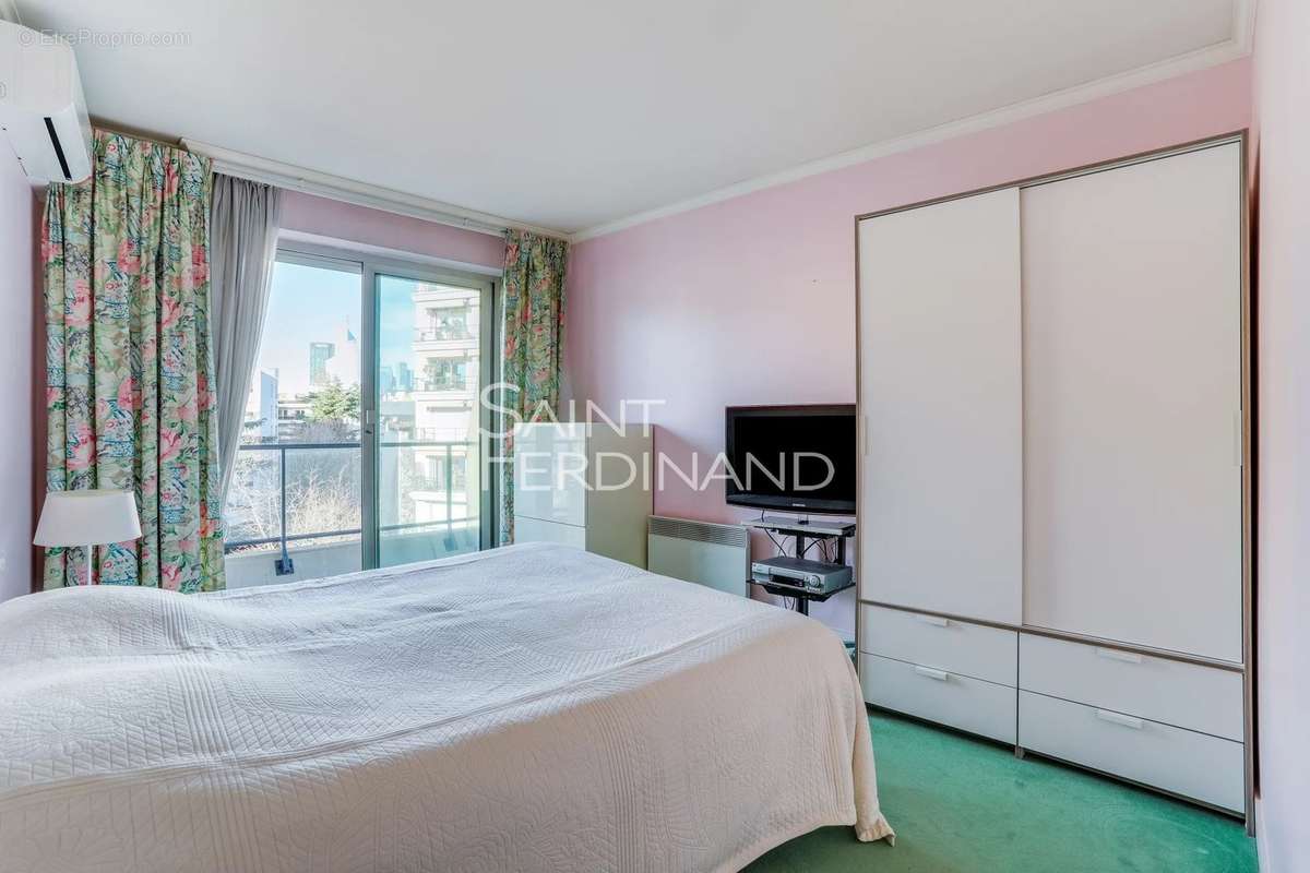 Appartement à NEUILLY-SUR-SEINE