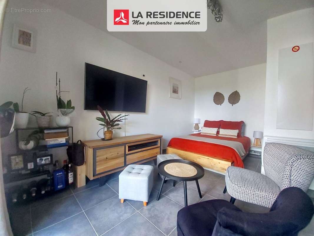 Appartement à ROQUEBRUNE-SUR-ARGENS