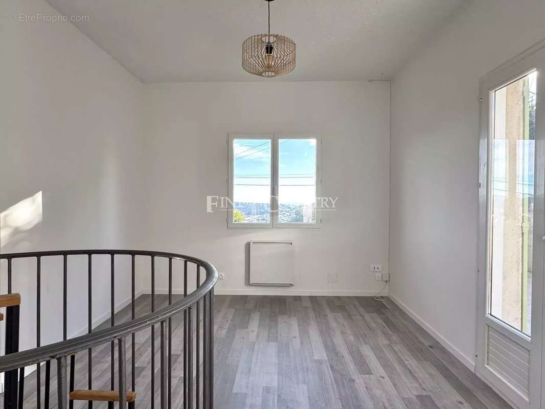 Appartement à VENCE