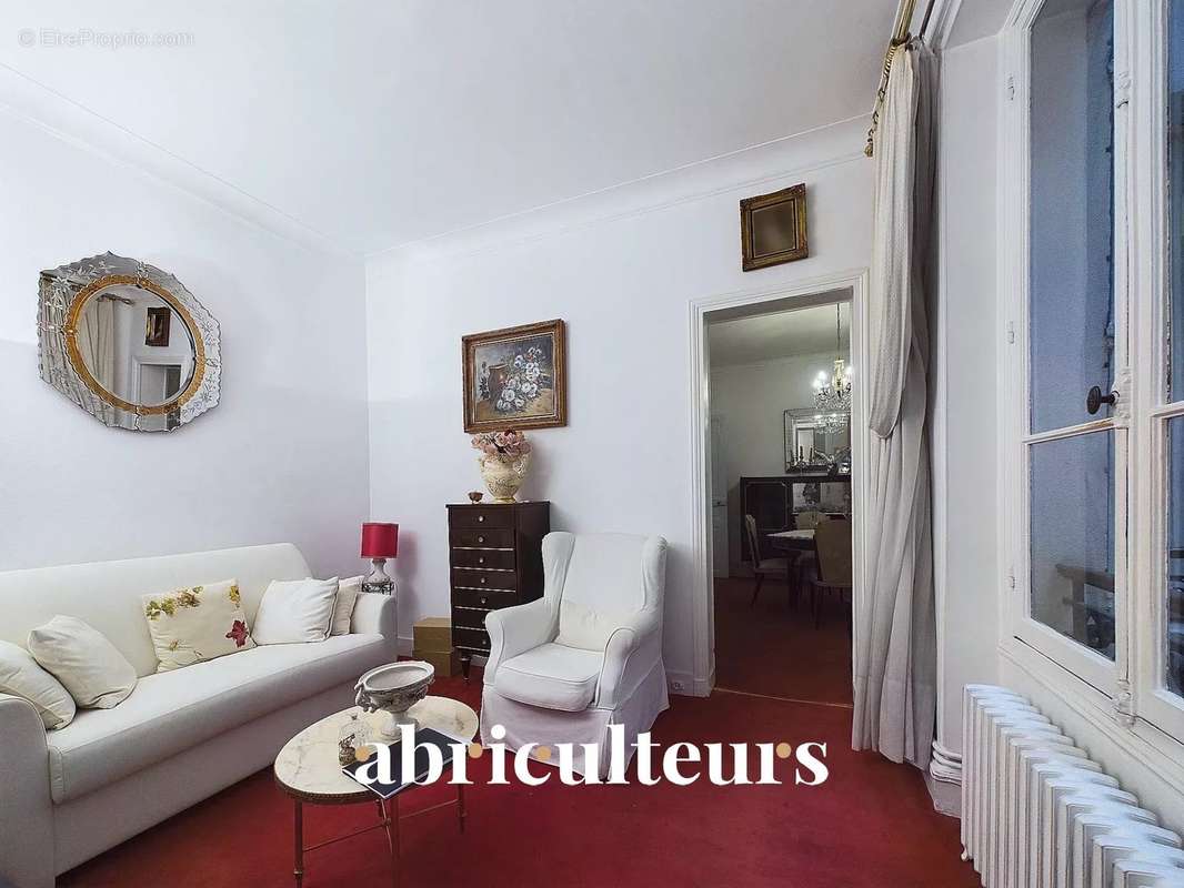 Appartement à PARIS-16E