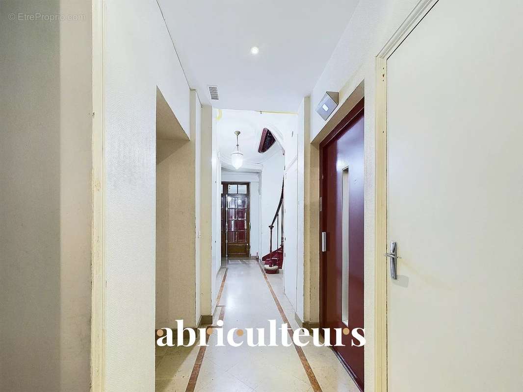 Appartement à PARIS-16E