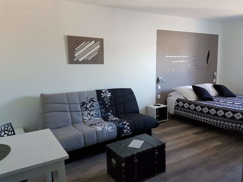 48241895d.jpg - Appartement à SAUVAGNON