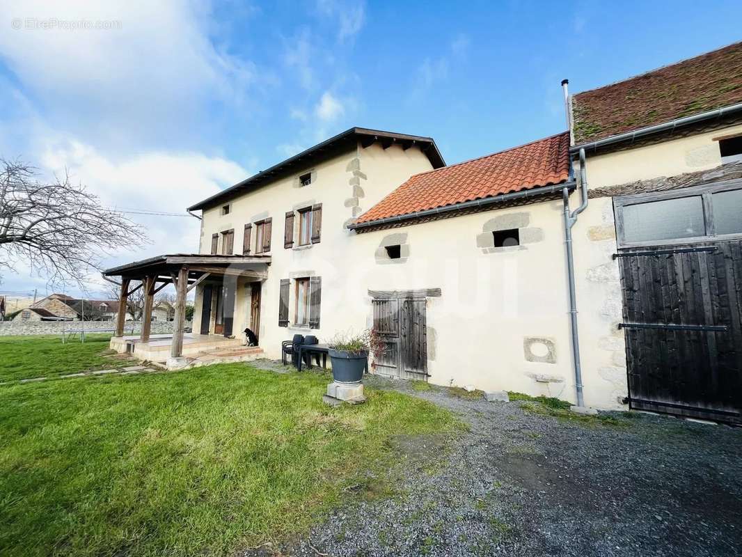 Maison à EBREUIL