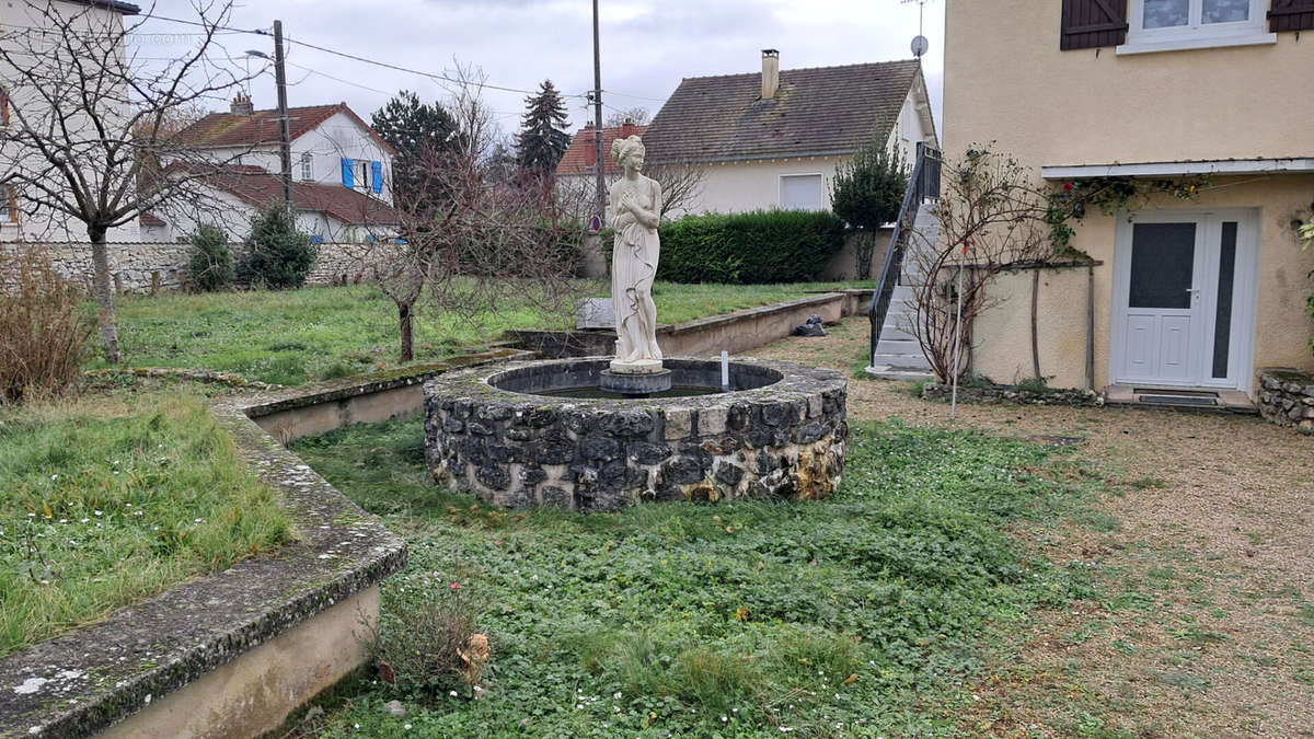 Maison à VARENNES-SUR-SEINE