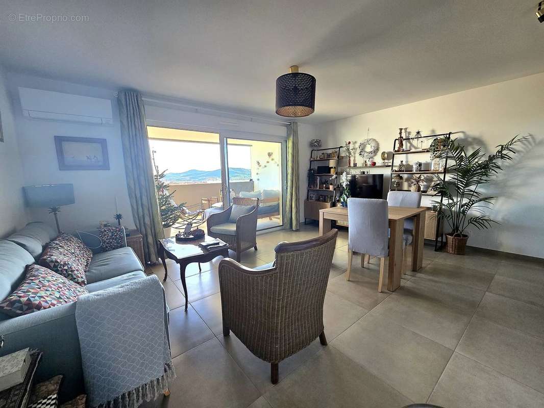 Appartement à BORMES-LES-MIMOSAS