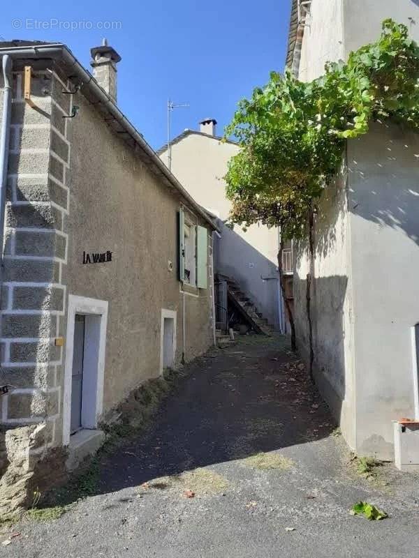 Maison à SAINT-GERMAIN-DE-CALBERTE