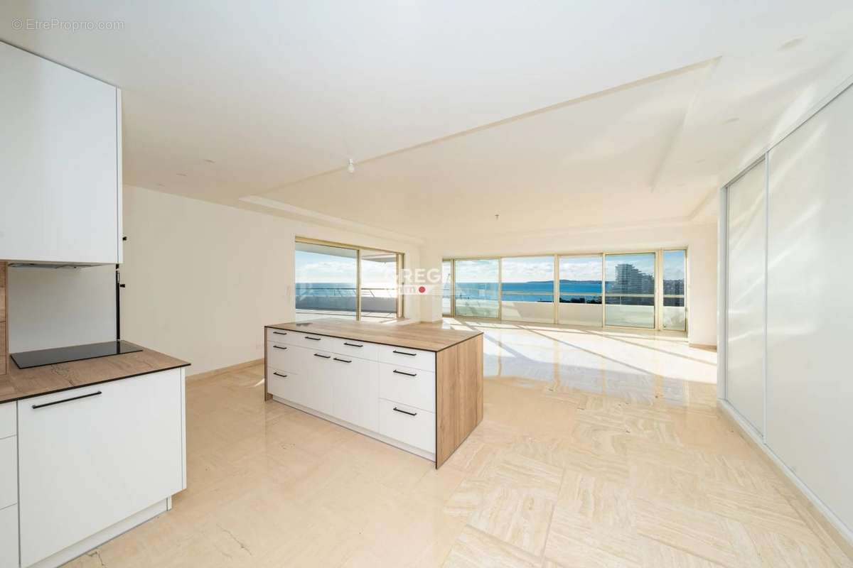 Appartement à VILLENEUVE-LOUBET