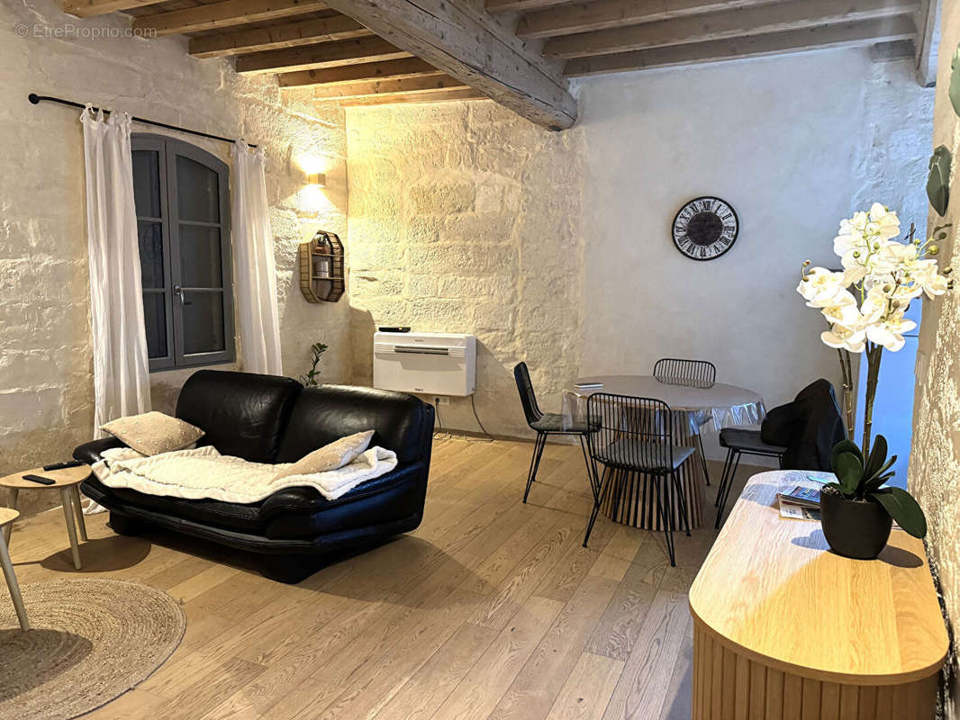 Appartement à VILLENEUVE-LES-AVIGNON