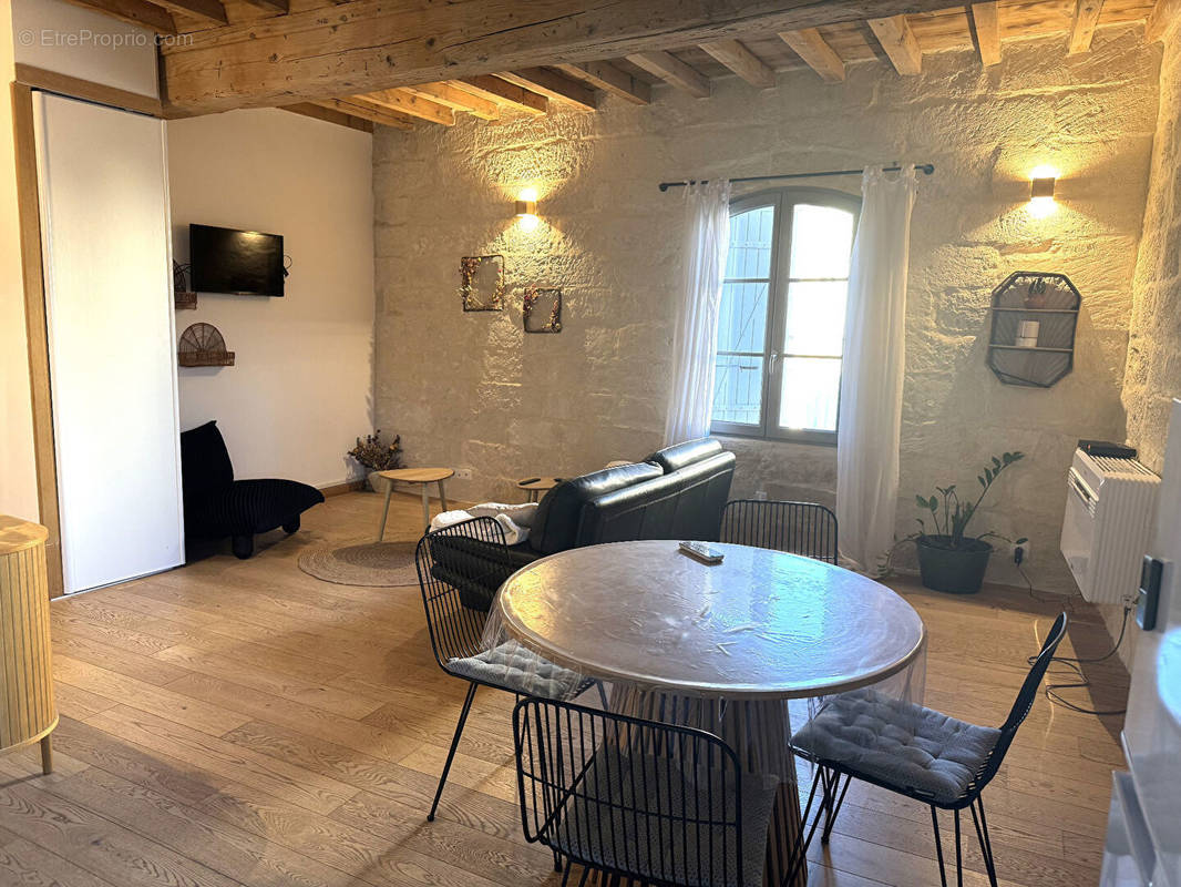 Appartement à VILLENEUVE-LES-AVIGNON