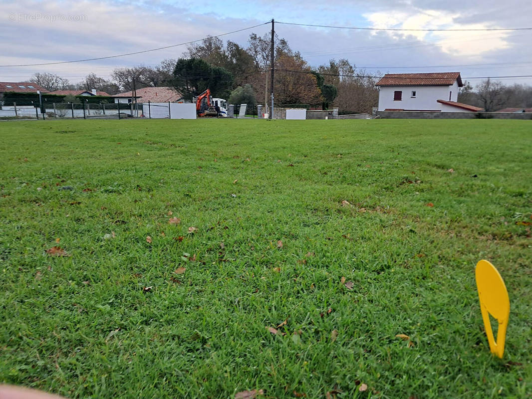 Terrain à VILLEFRANQUE