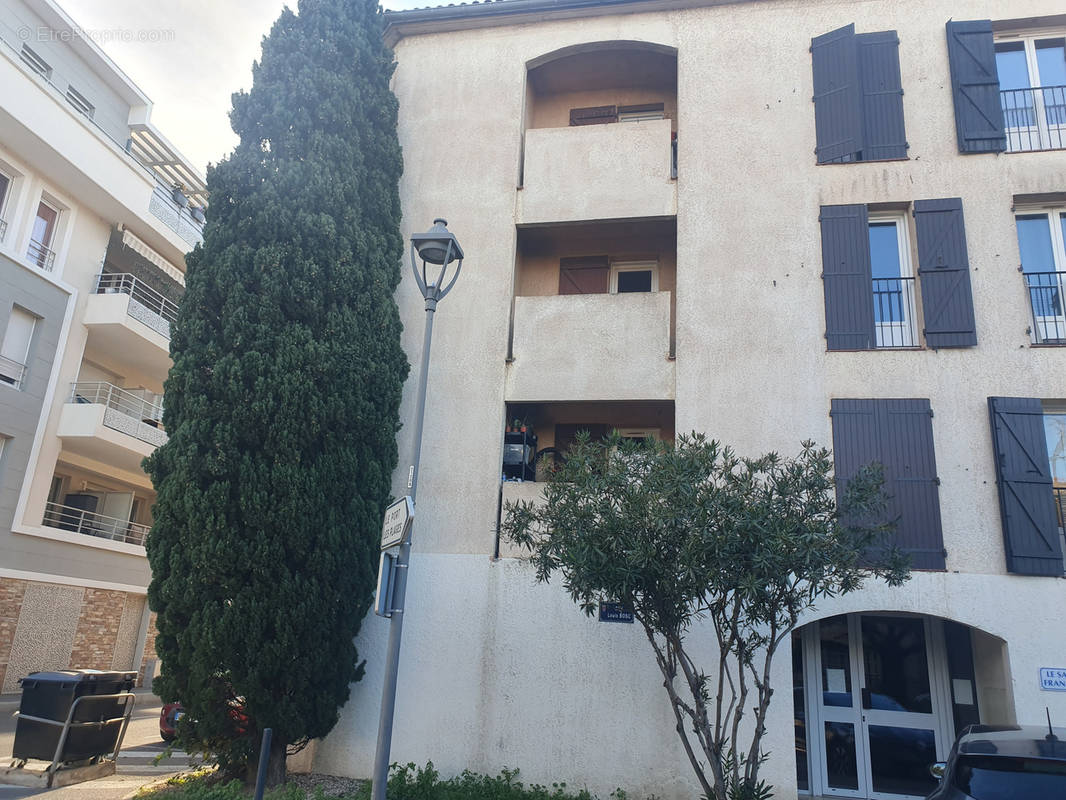 Appartement à LA LONDE-LES-MAURES